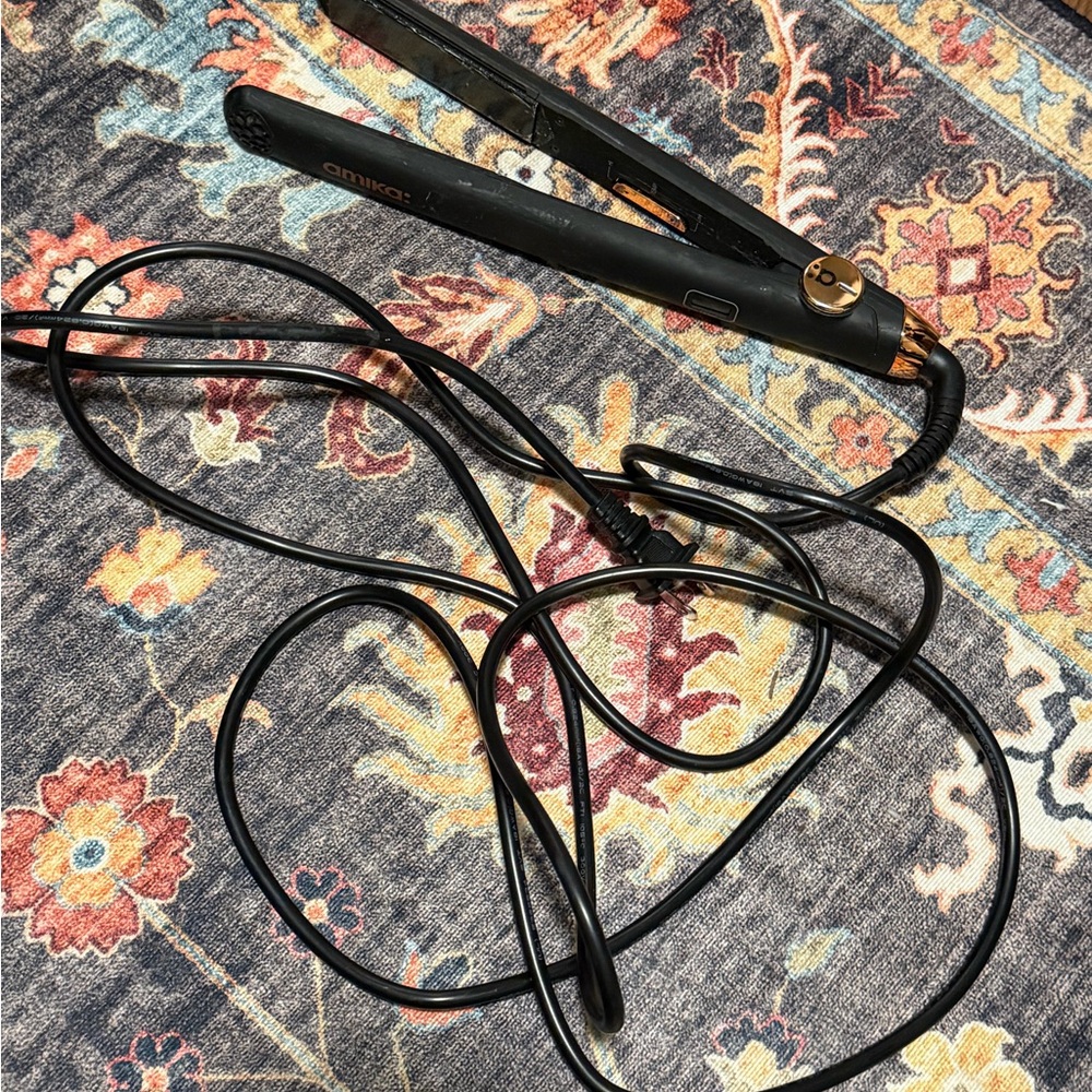 Amika Conductor 1” Hair Straightener